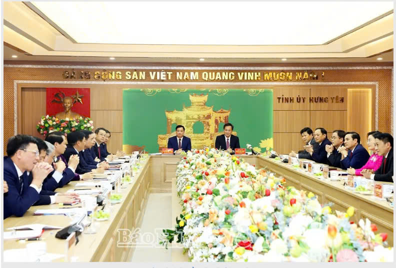Xã Đình Dù tổ chức tuyên truyền thông qua Đề án sắp xếp ĐVHC các cấp và xây dựng mô hình chính quyền địa phương 02 cấp; sau khi Đề án sắp xếp ĐVHC cấp xã tỉnh Hưng Yên và Đề án sắp xếp, sáp nhập tỉnh 