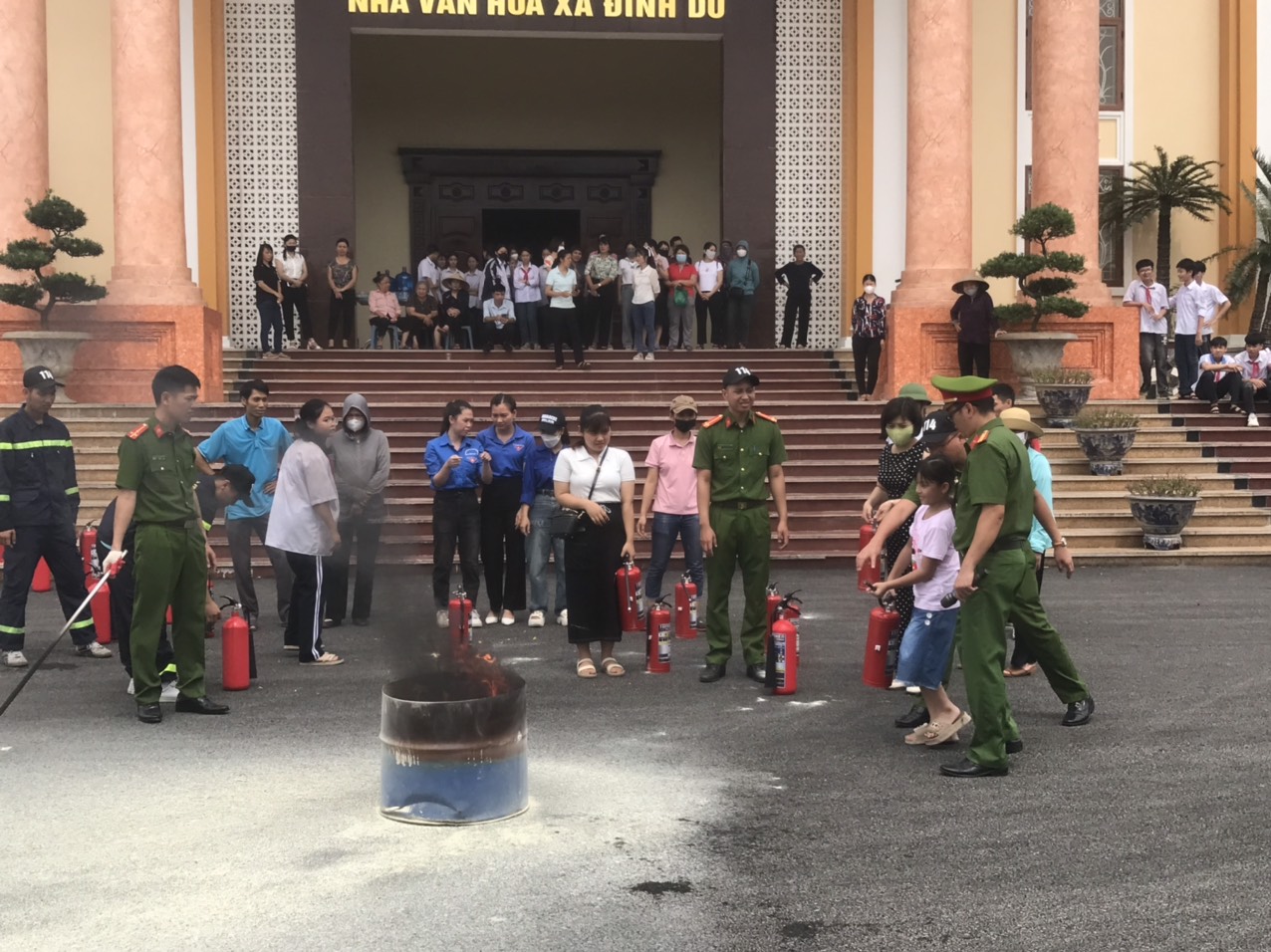 xã Đình Dù tổ chức tuyên truyền, trải nghiệm, thực hành chữa cháy và cứu nạn cứu hộ